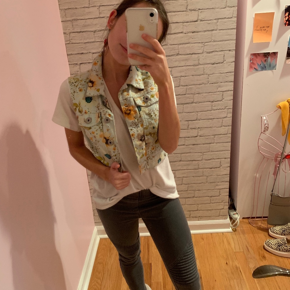 Floral Cropped Vest